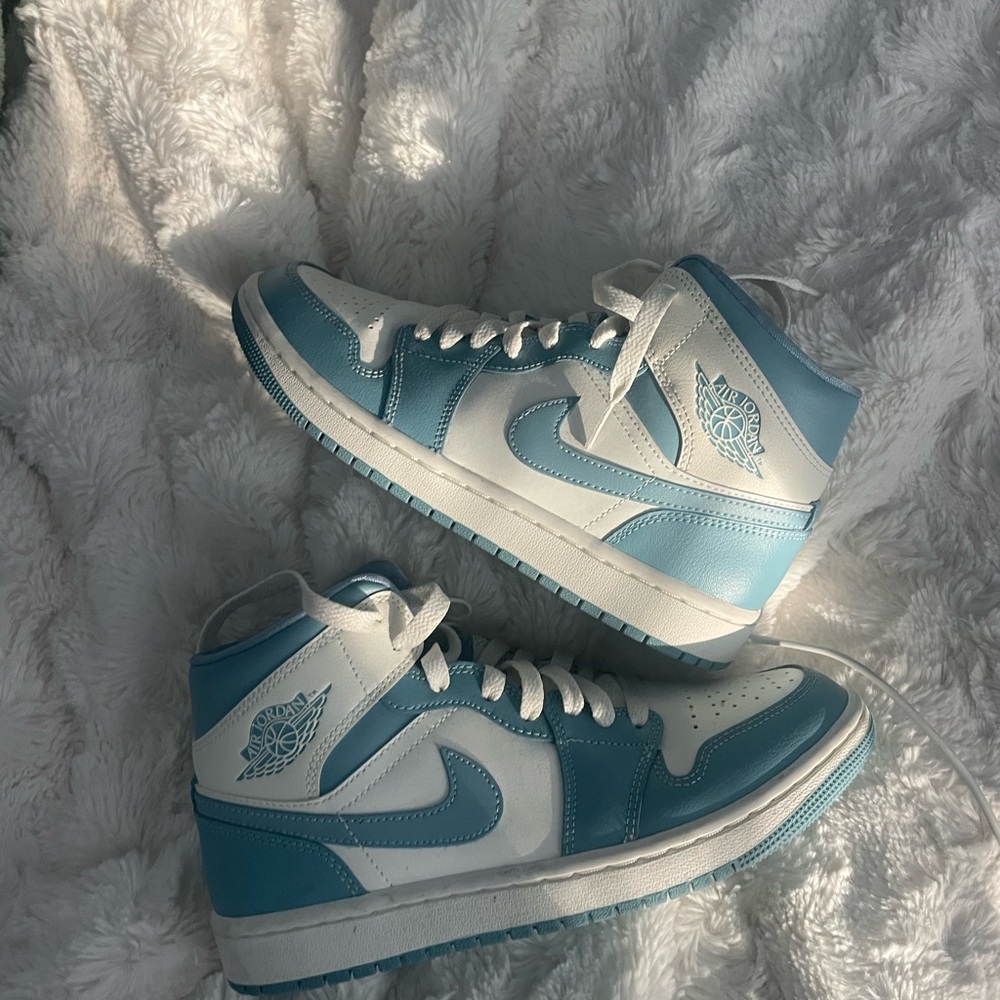 BRAND NEW Air Jordans
Worn once
REAL not counterfeit
I have two pairs